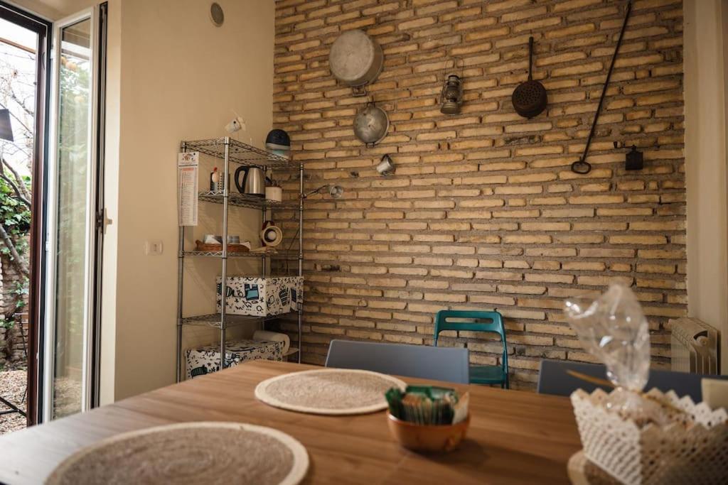 Two-Room Apt. Under The Aqueduct'S Arch In Pigneto Rome Bagian luar foto