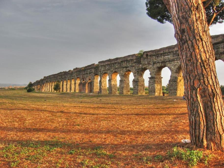 Two-Room Apt. Under The Aqueduct'S Arch In Pigneto Rome Bagian luar foto