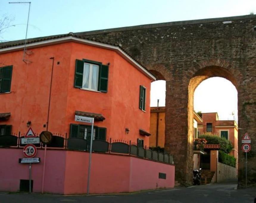 Two-Room Apt. Under The Aqueduct'S Arch In Pigneto Rome Bagian luar foto